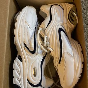 Reebok Women’s Walking Sneakers, size 7 1/2, white.